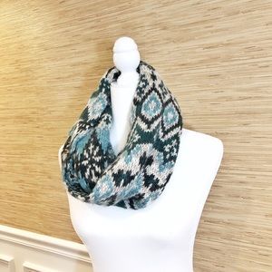 American Eagle green blue chunky infinity scarf